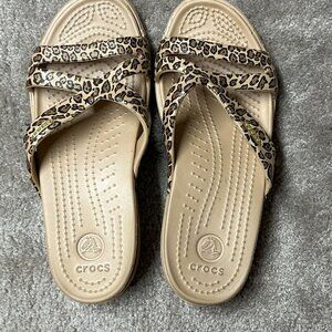Crocs Womens Patricia II Leopard Print Sandals Wedge strappy Size 6